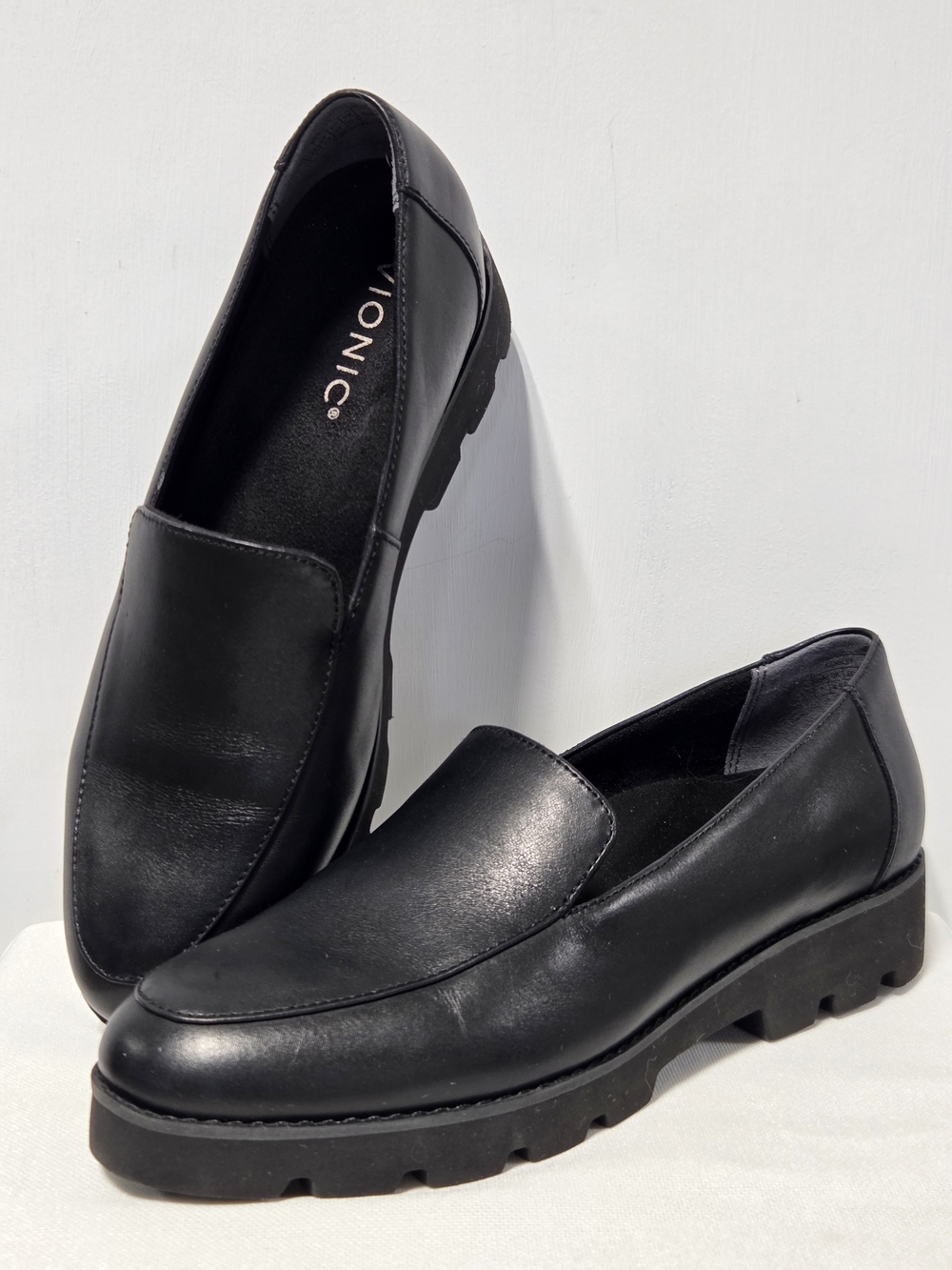 Vionic Kensley Women's Slip-On Comfort Loafer Black Leather Size 7 EU37